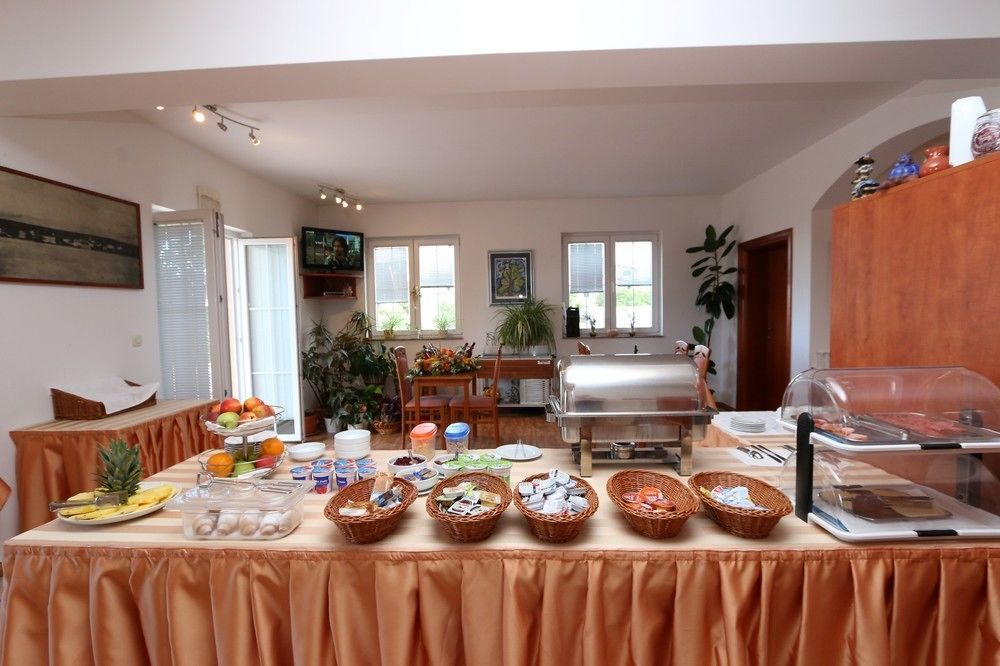 Bed & Breakfast Jugo Novalja Extérieur photo